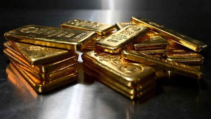Gold sinks to 6-month low as speculative investors exit