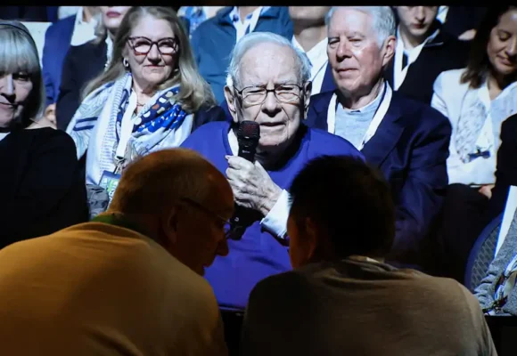 Buffett describes Gates’s relationship with Epstein as ‘distasteful’