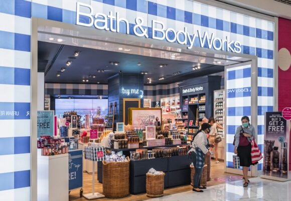 Bath & Body Works Lifts Annual Profit Forecast on Digital Demand