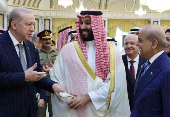 Saudi Arabia, Turkey and Pakistan sign defence pact in Mecca