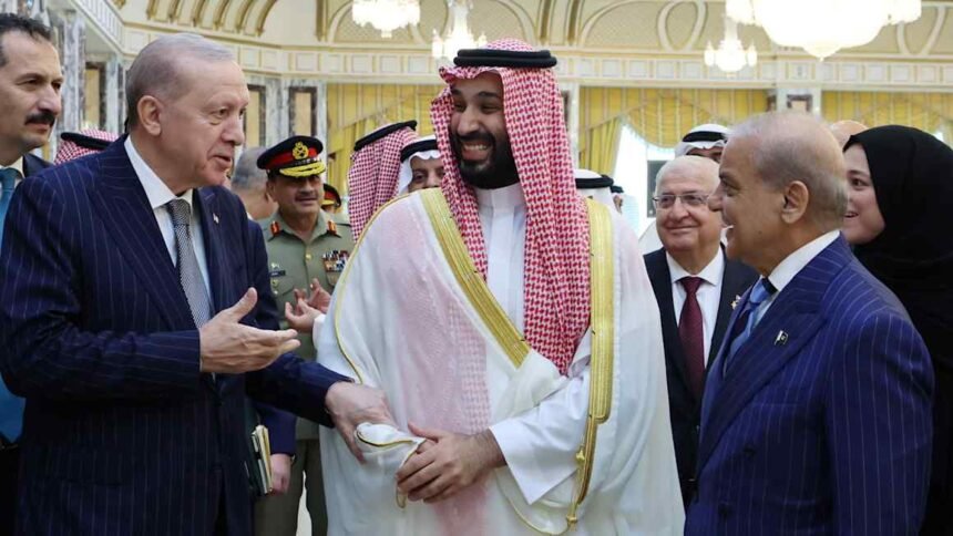 Saudi Arabia, Turkey and Pakistan sign defence pact in Mecca