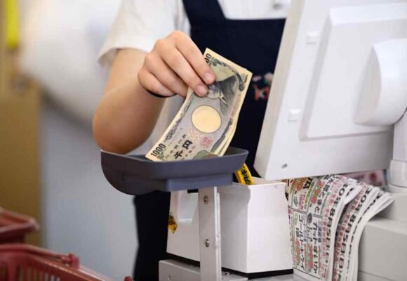 Yen sinks as effect of US-Japan intervention fades